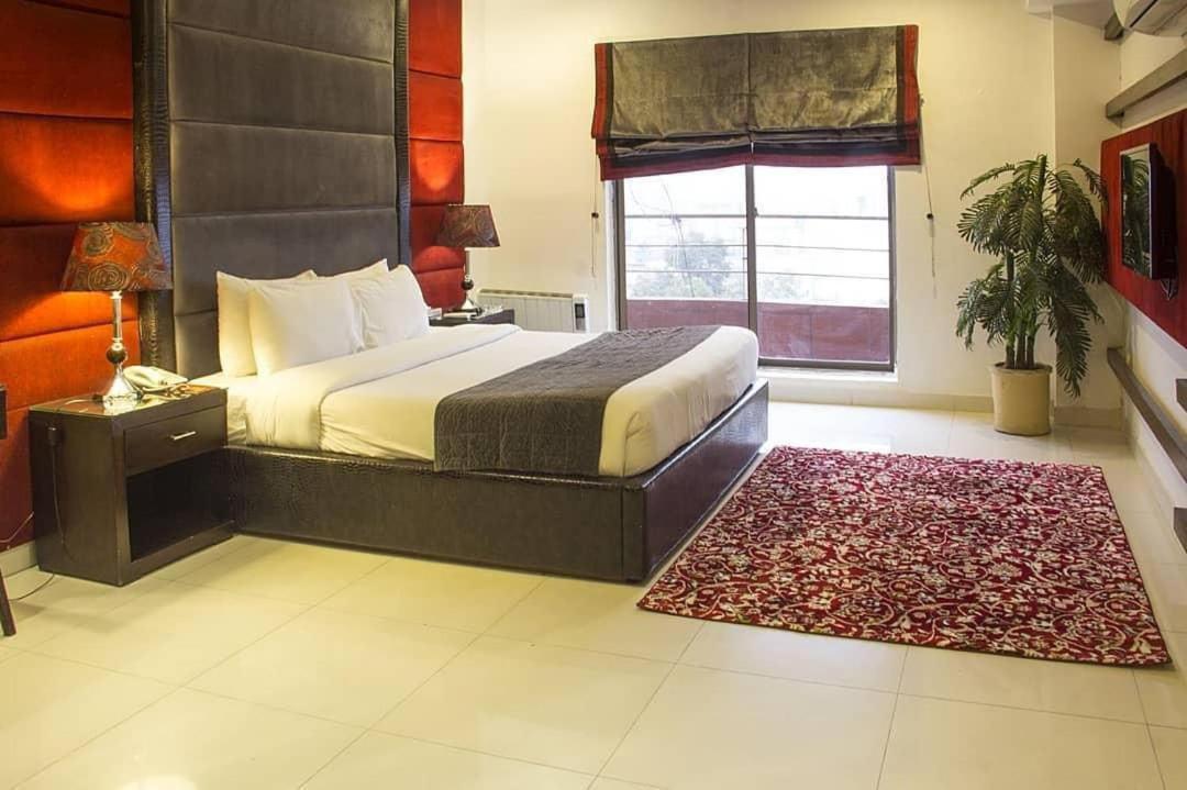 Maisonette Hotel & Apartments Lahore Ngoại thất bức ảnh